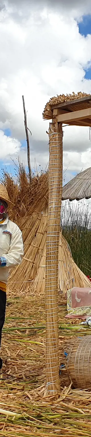 Besuche die Uros auf ihren schwimmenden Inseln